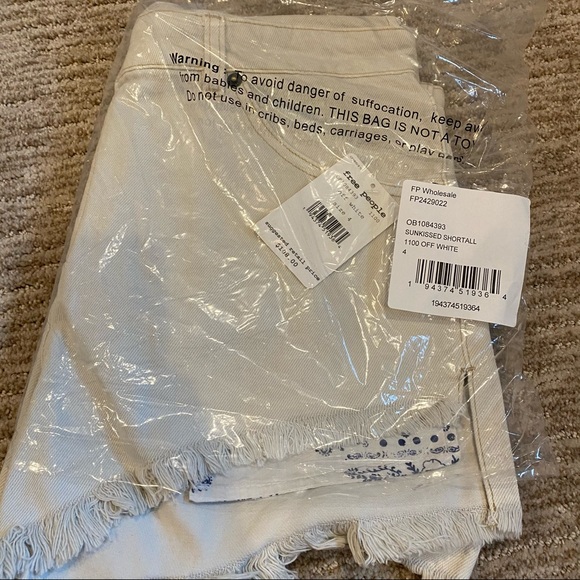 FREE PEOPLE Sunkissed Shortall Sz 4 Denim Jean Off - Picture 6 of 7